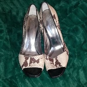 Guess "Snake skin" size 7M Heels